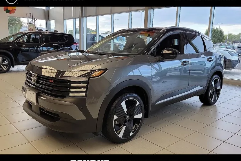 2025 Nissan Kicks SR photo 1