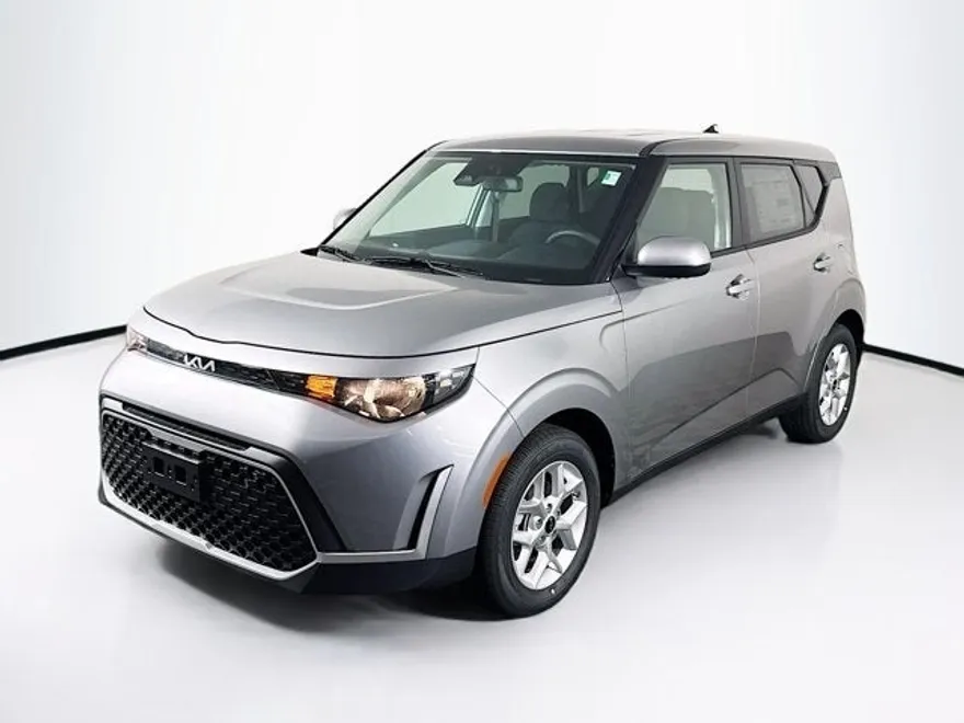 2025 Kia Soul LX photo 1