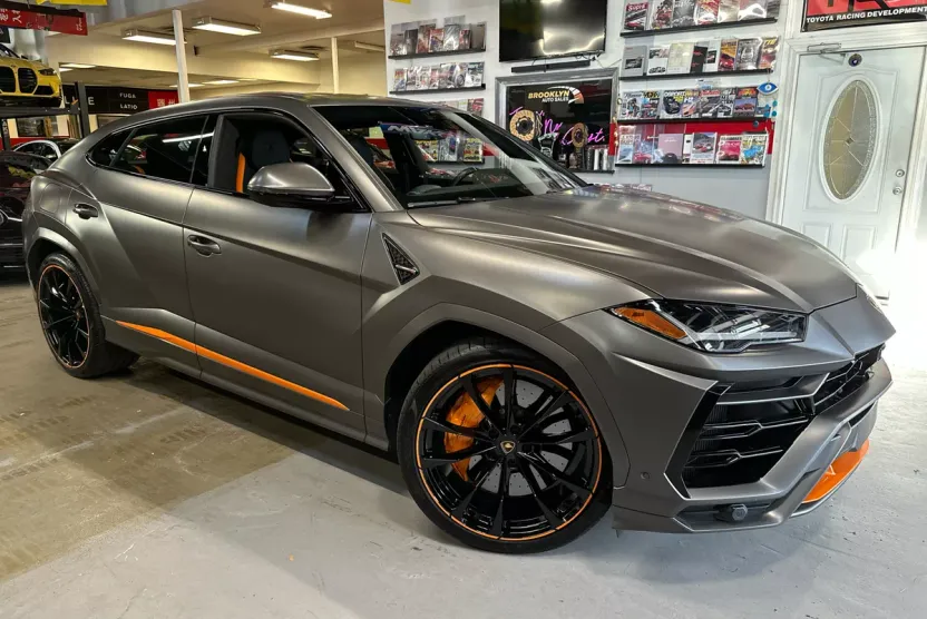 2022 Lamborghini Urus Base photo 1