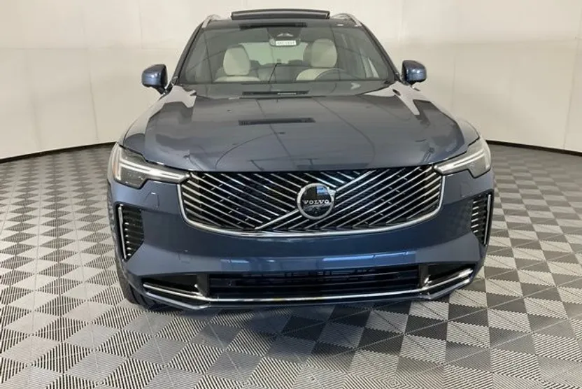 2026 Volvo XC90 Plus photo 1