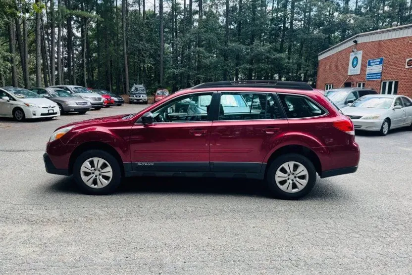 2013 Subaru Outback 2.5i photo 1
