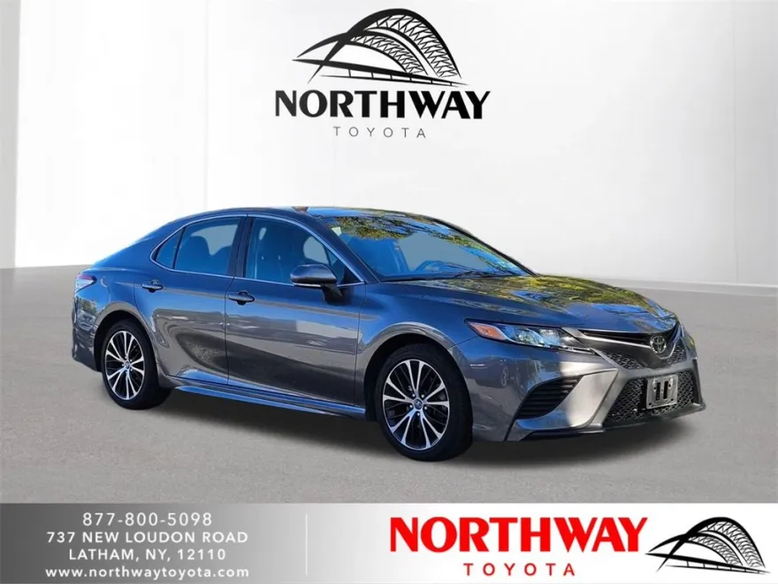 2020 Toyota Camry SE photo 1