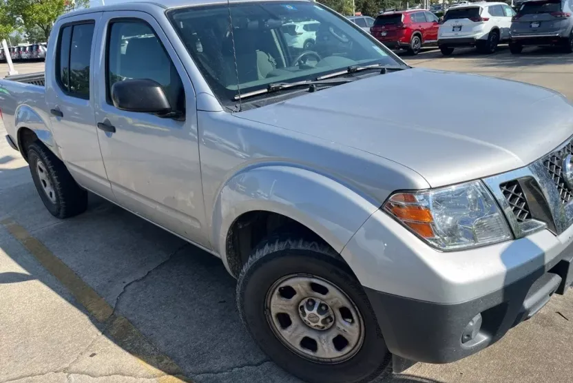 2014 Nissan Frontier S photo 1
