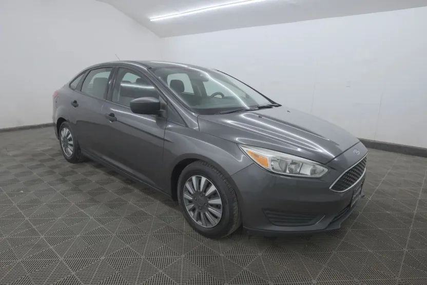 2015 Ford Focus Sedan photo 1
