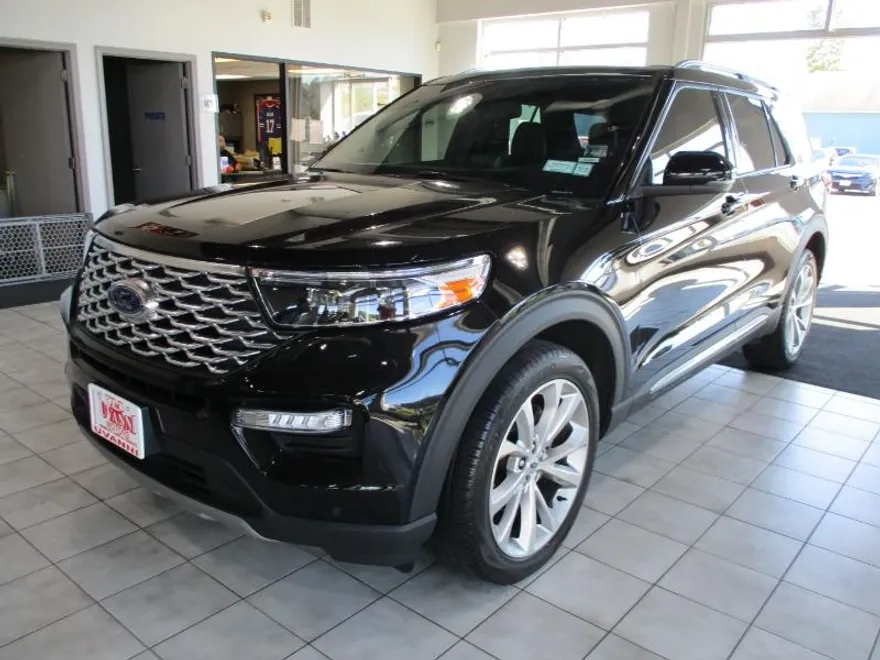 2022 Ford Explorer Platinum photo 2
