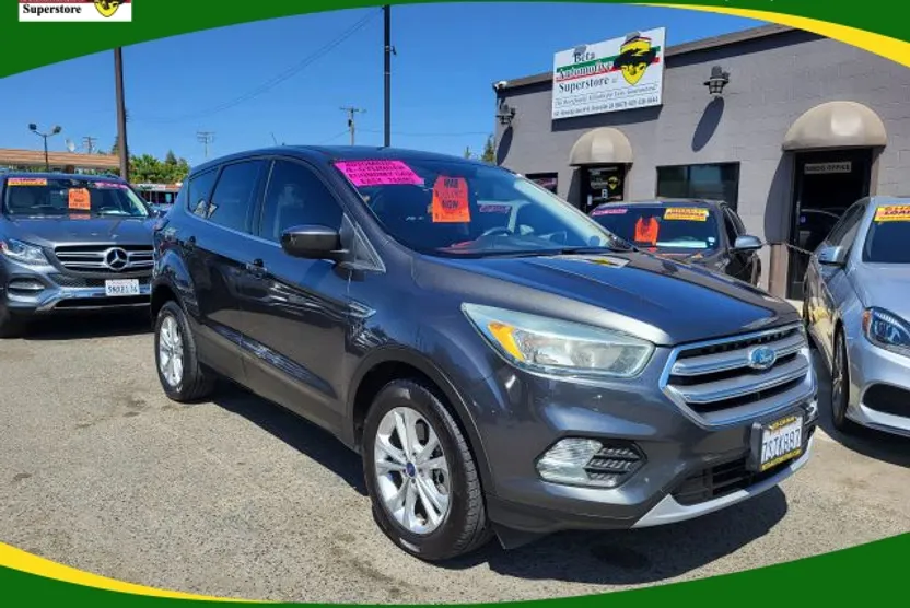 2017 Ford Escape SE Sport photo 1