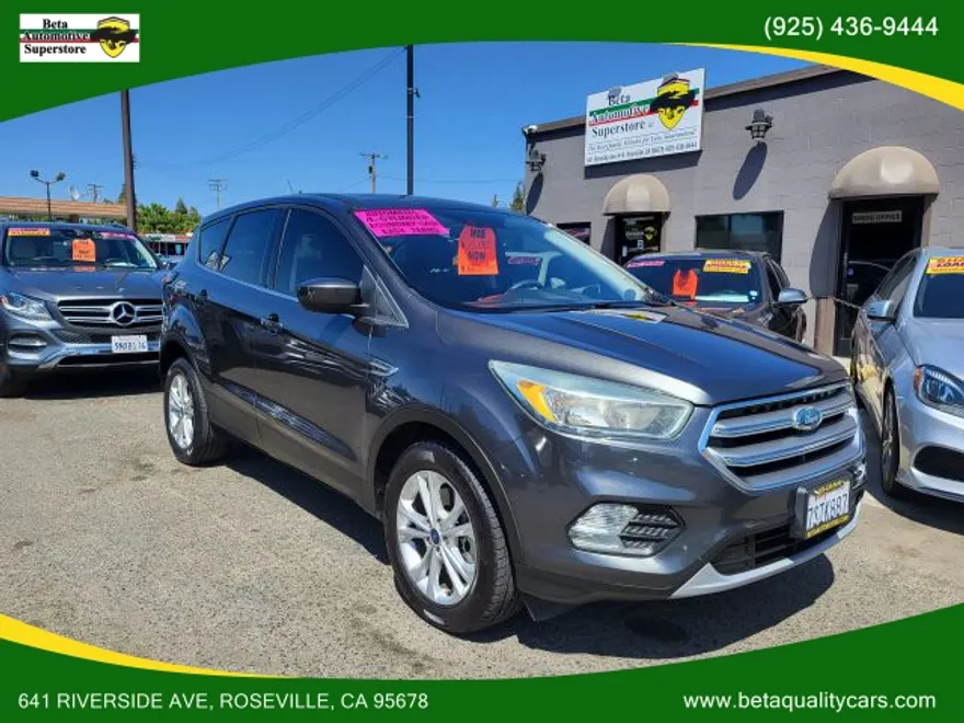 2017 Ford Escape SE Sport photo 1