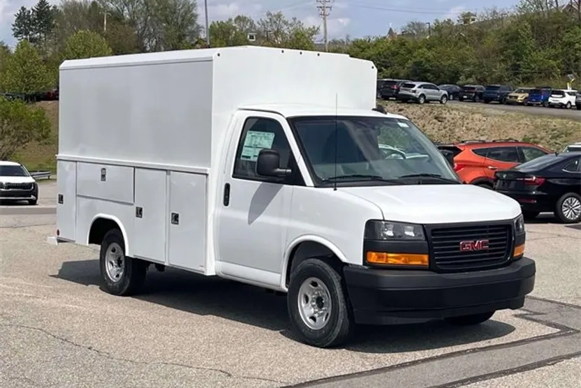 2025 Gmc Savana Cutaway 3500 photo 1