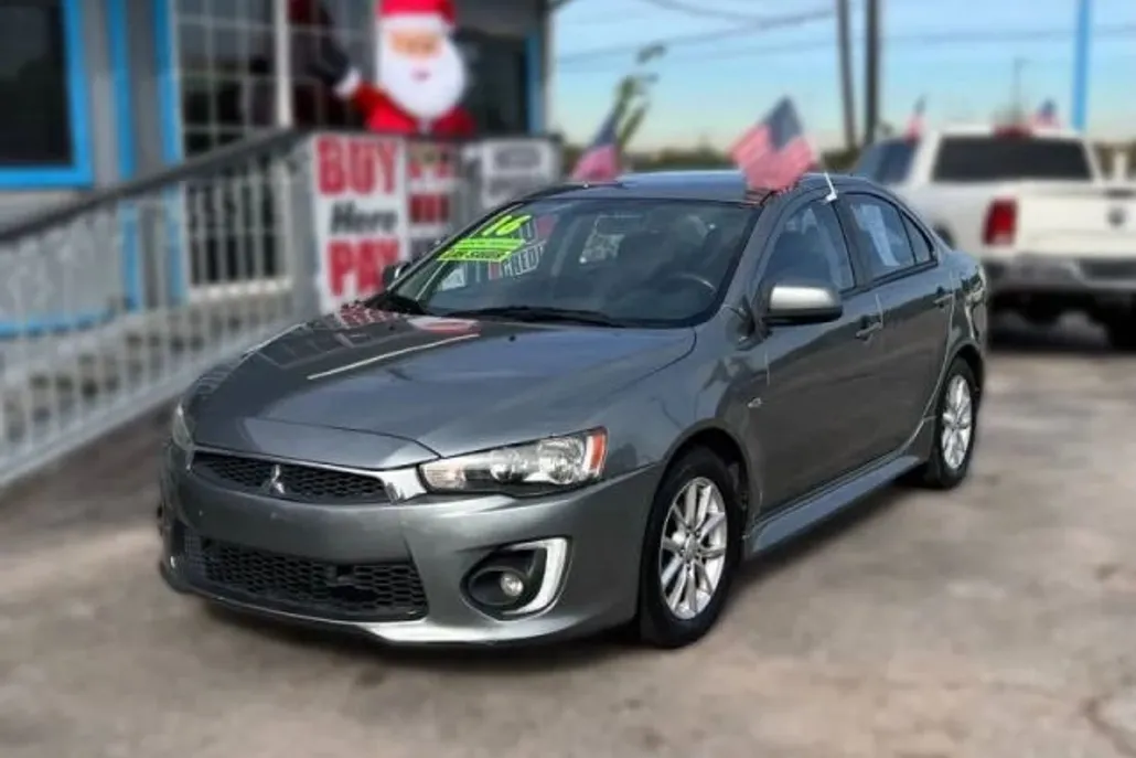 2016 Mitsubishi Lancer ES photo 1