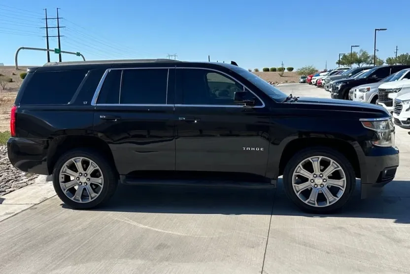 2020 Chevrolet Tahoe LT photo 1