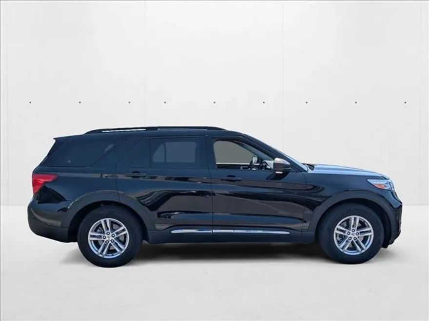 2022 Ford Explorer XLT photo 1