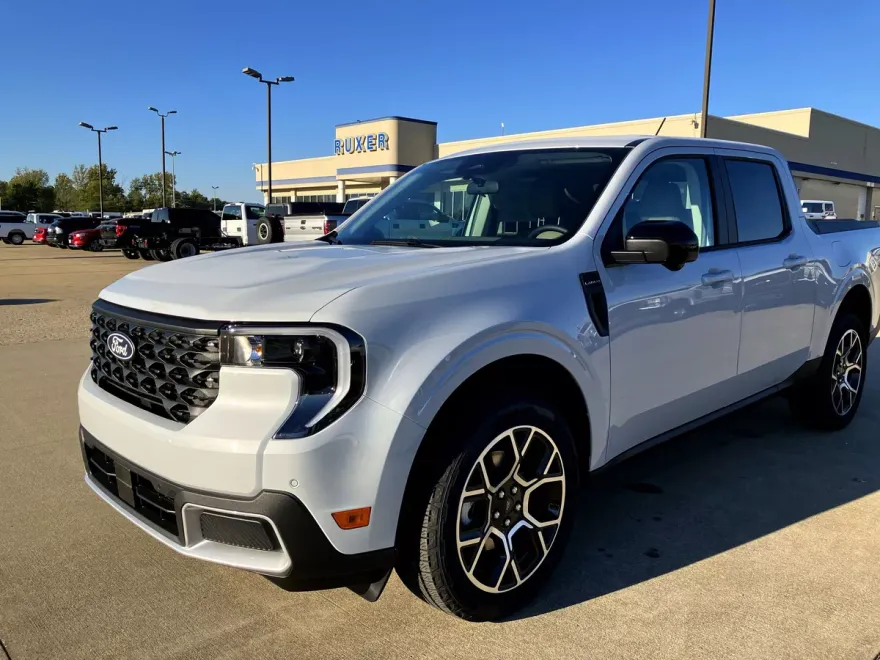 2025 Ford Maverick Lariat photo 1