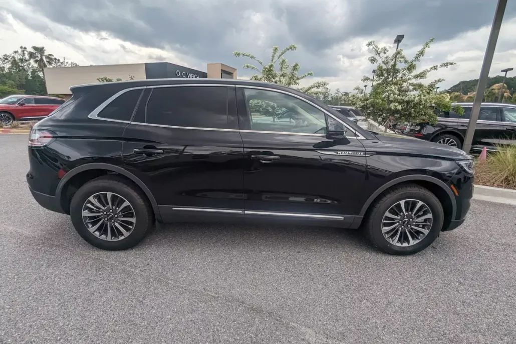 2023 Lincoln Nautilus Standard photo 1
