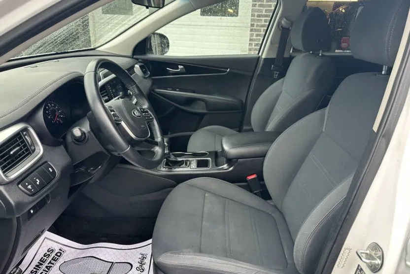 2019 Kia Sorento S V6 photo 1