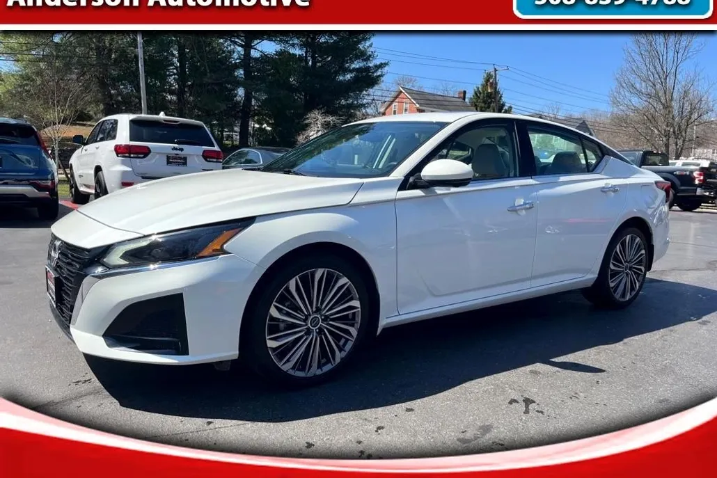 2024 Nissan Altima SL photo 1