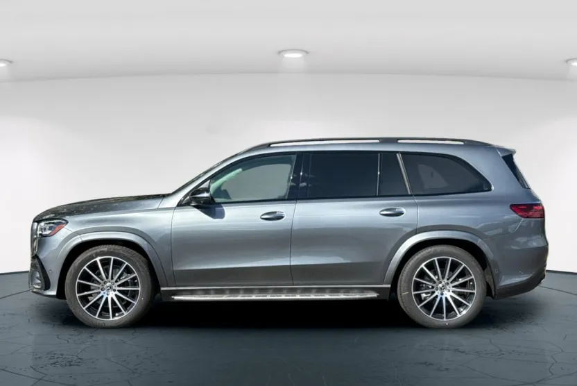 2026 Mercedes Benz GLS 450 4MATIC photo 1