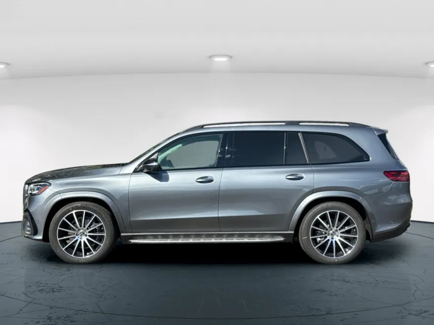 2026 Mercedes Benz GLS 450 4MATIC photo 1