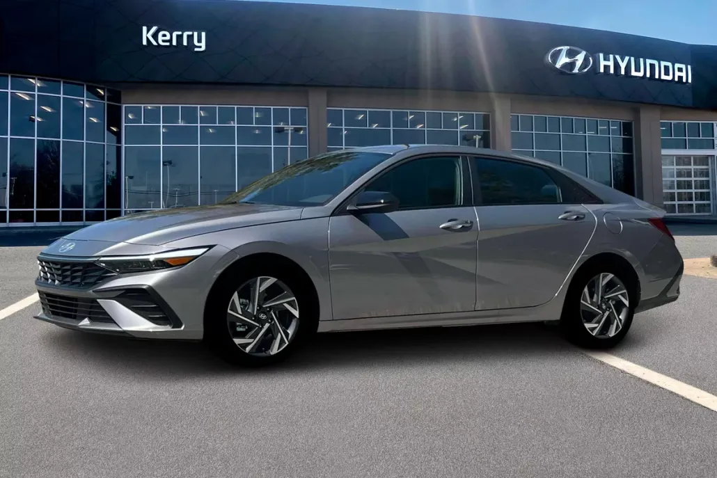 2025 Hyundai Elantra SEL Sport photo 1