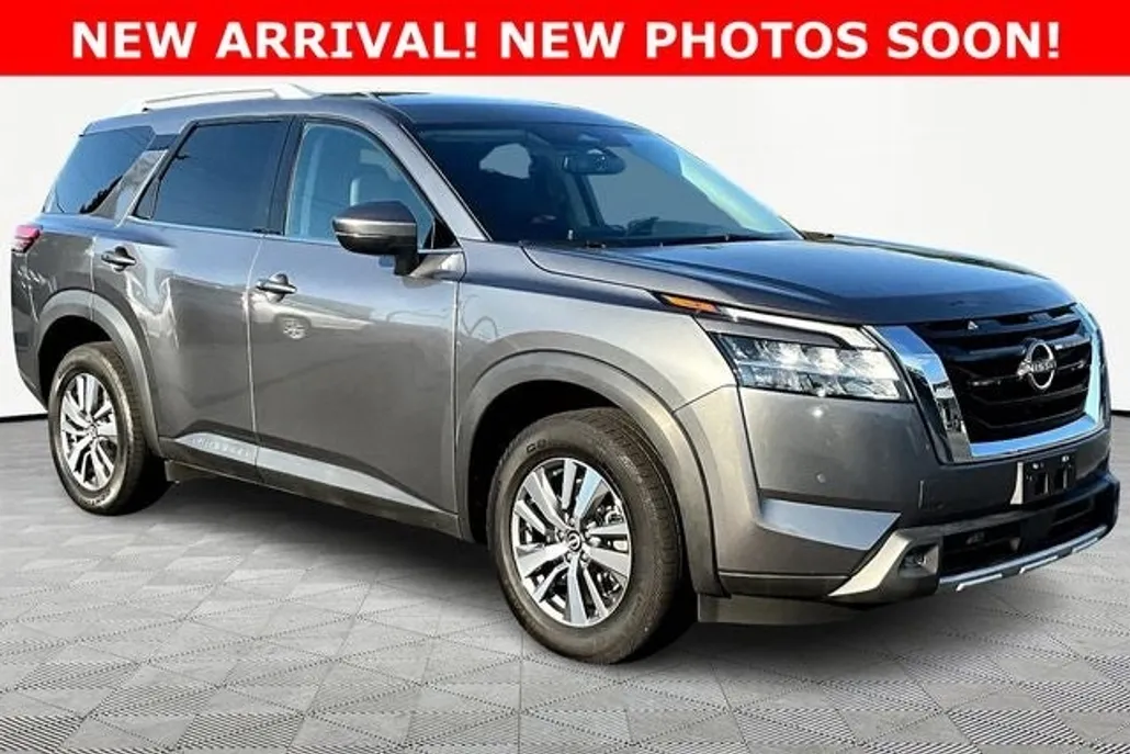 2022 Nissan Pathfinder SL photo 1