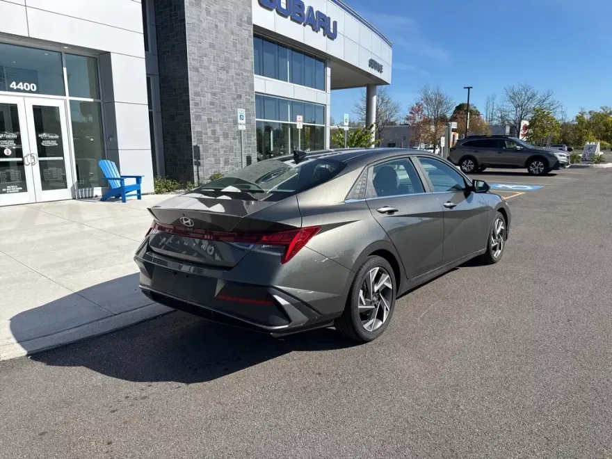 2024 Hyundai Elantra SEL Convenience photo 1