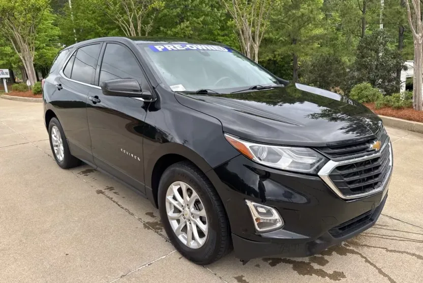 2020 Chevrolet Equinox LT photo 1