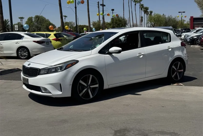 2017 Kia Forte EX photo 1