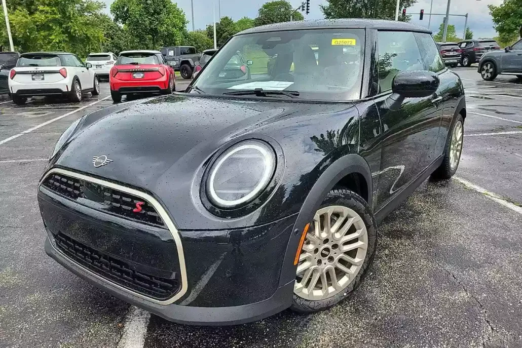 2025 Mini Cooper 2 Door Hardtop Signature photo 1