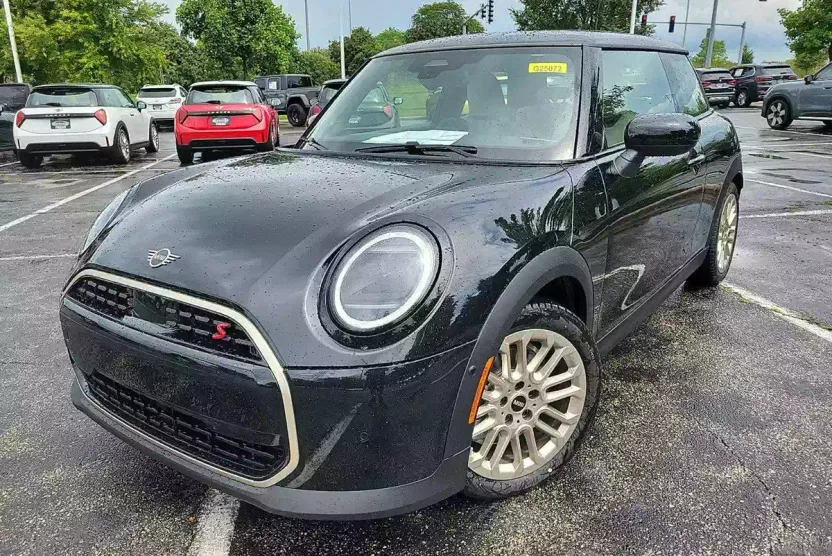 2025 Mini Cooper 2 Door Hardtop Signature photo 1