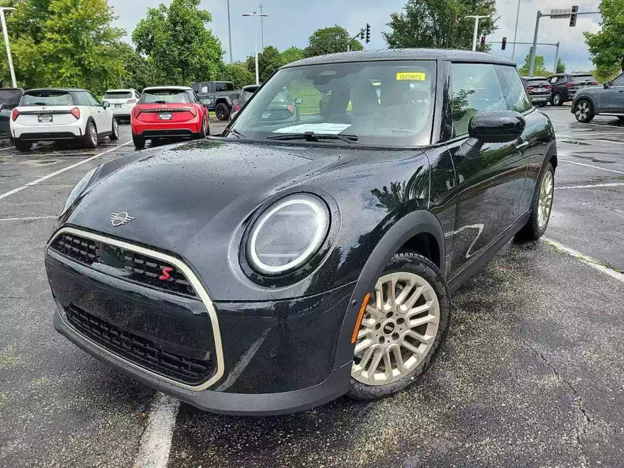 2025 Mini Cooper 2 Door Hardtop Signature photo 1
