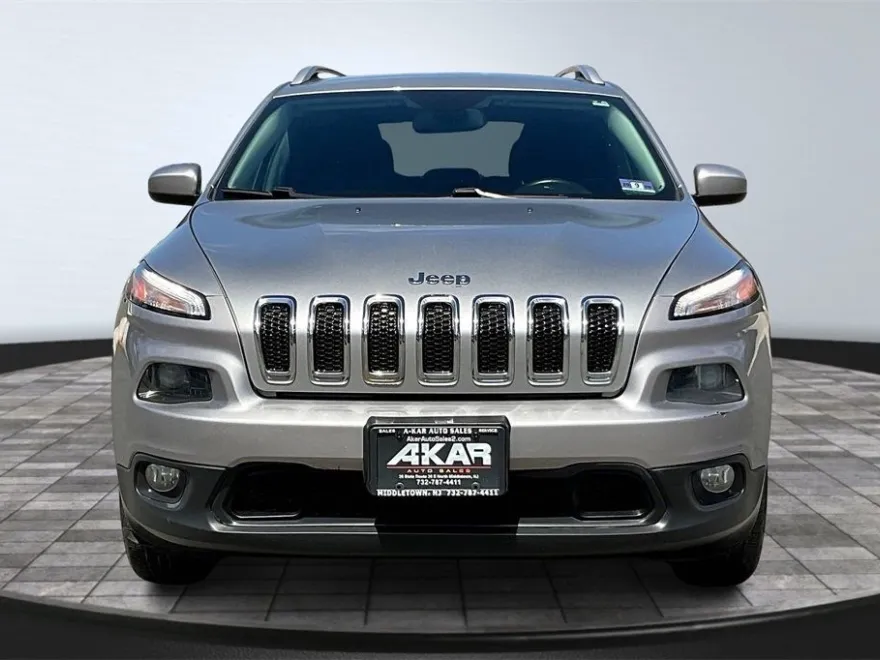 2017 Jeep Cherokee Latitude photo 2