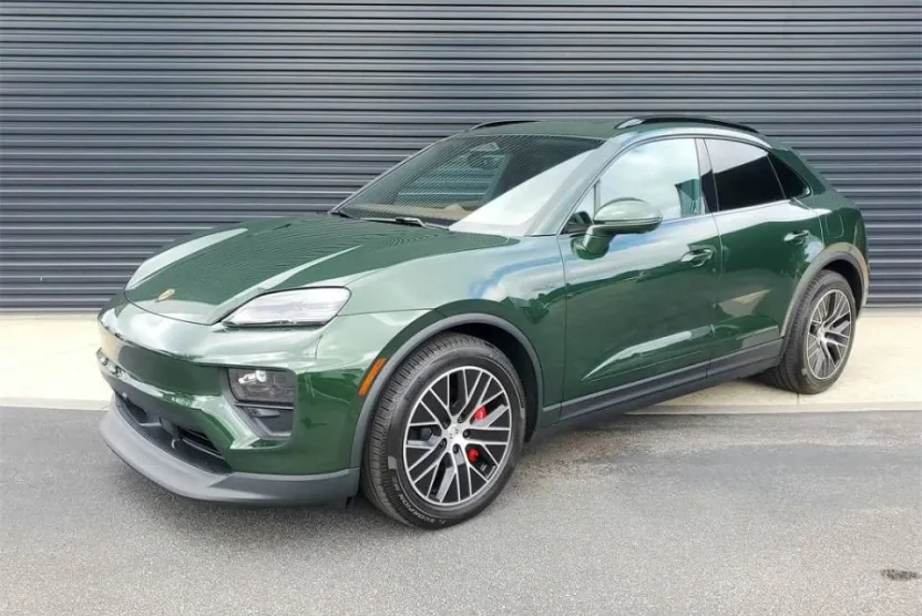 2025 Porsche Macan Electric photo 1