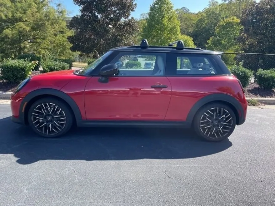 2025 Mini Cooper 2 Door Hardtop Signature photo 1