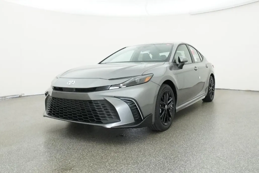 2025 Toyota Camry SE photo 1