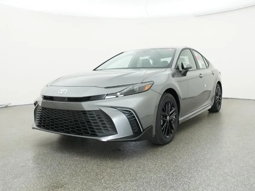 2025 Toyota Camry SE photo 1
