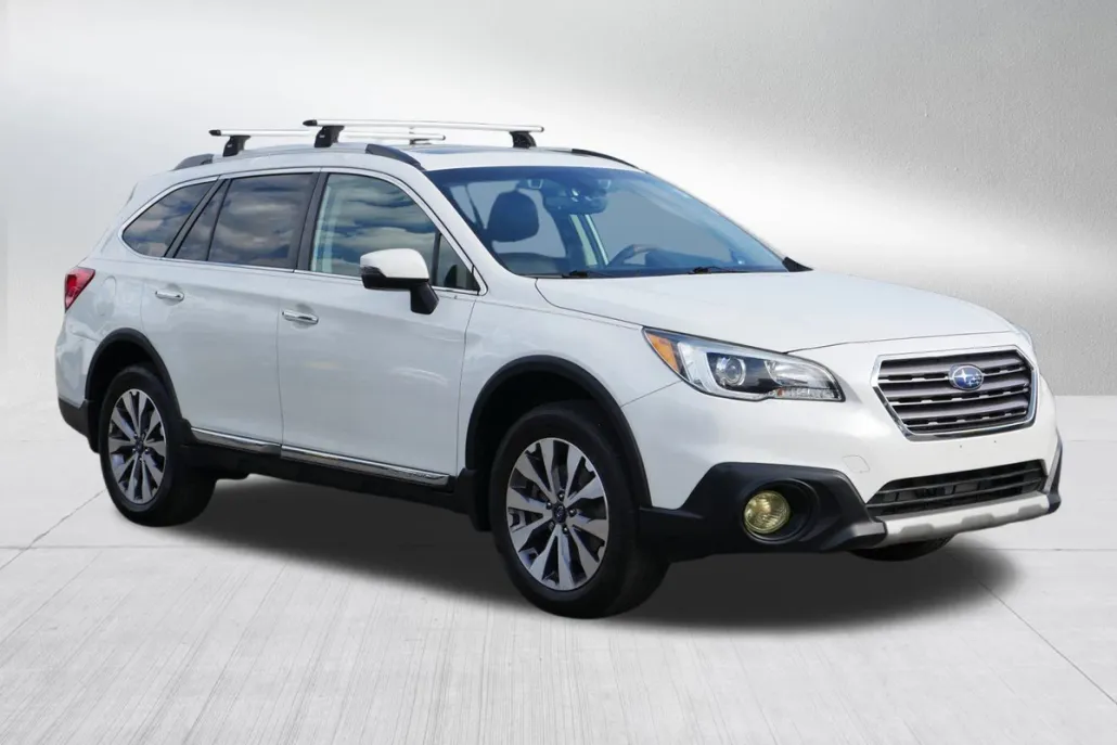 2017 Subaru Outback Touring photo 1