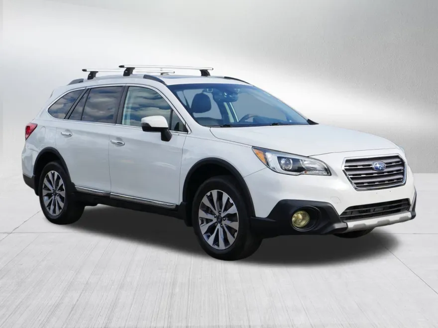 2017 Subaru Outback Touring photo 1