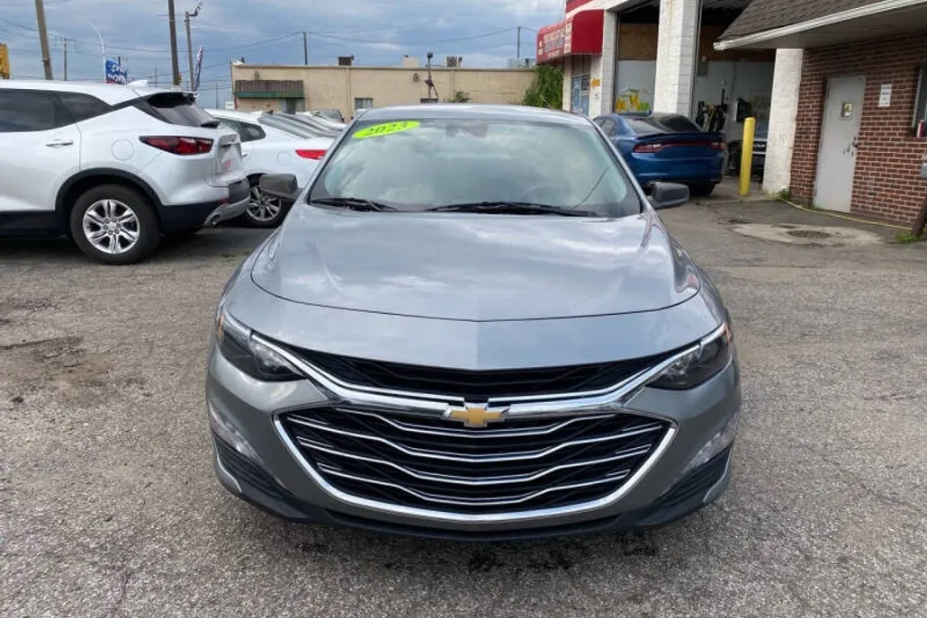 2023 Chevrolet Malibu 1LT photo 1