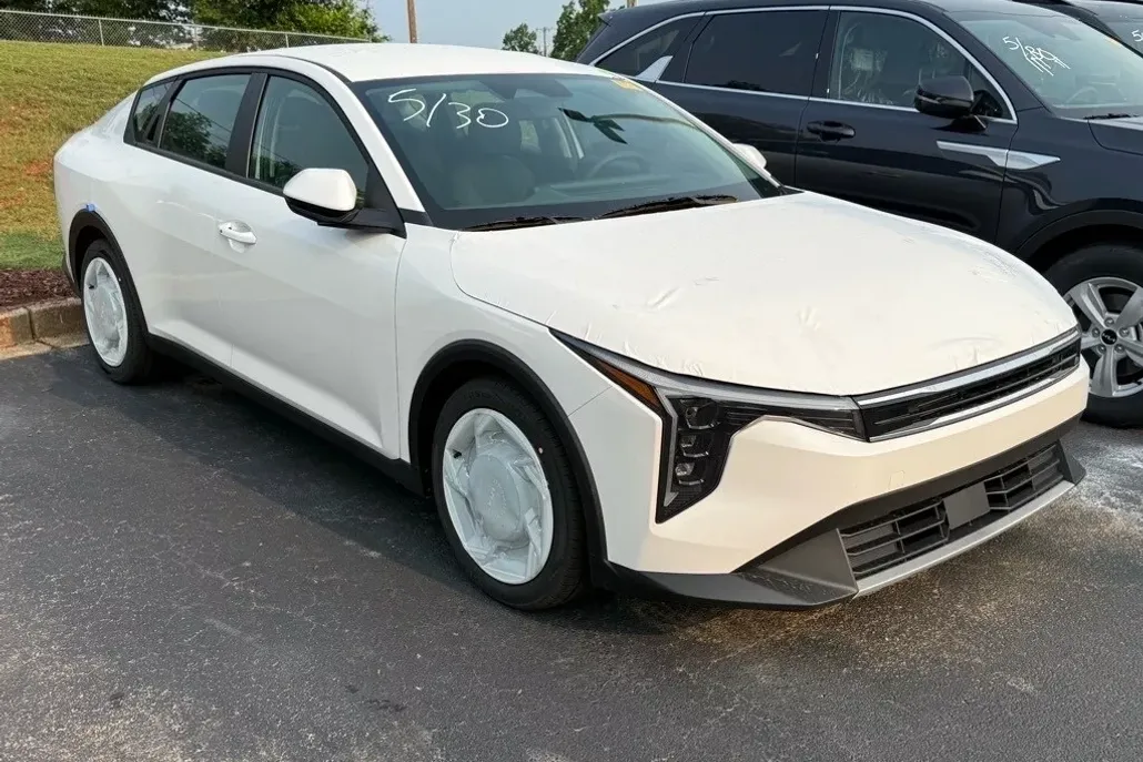 2025 Kia K4 EX photo 1