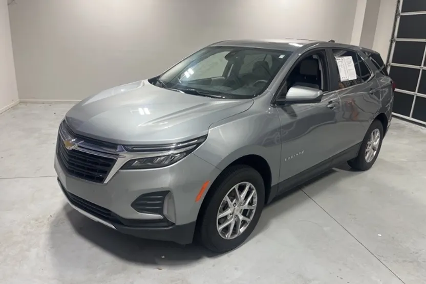 2024 Chevrolet Equinox LT photo 1
