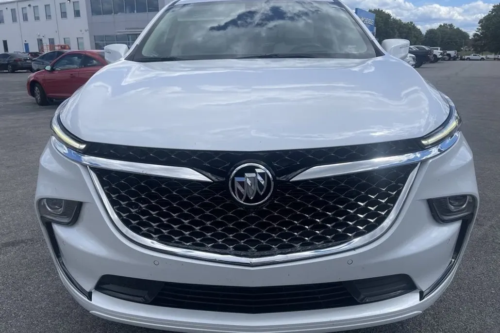 2023 Buick Enclave Avenir photo 1