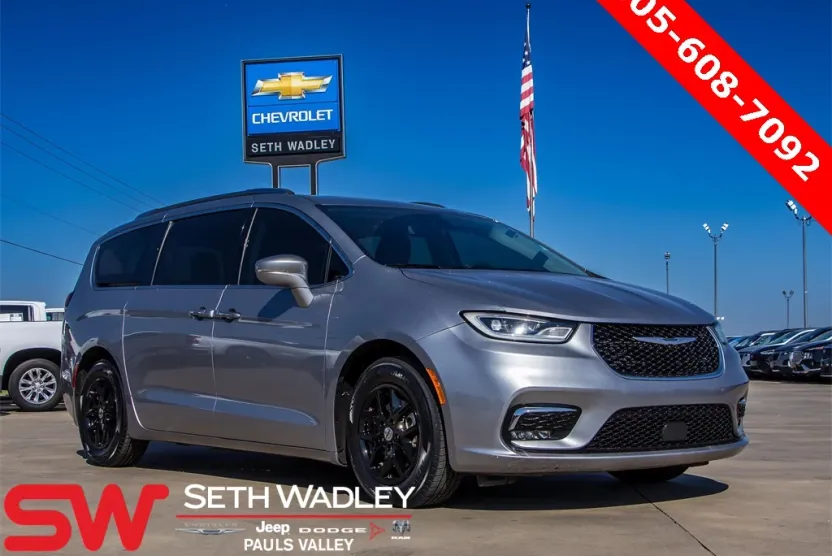 2021 Chrysler Pacifica Touring L photo 1