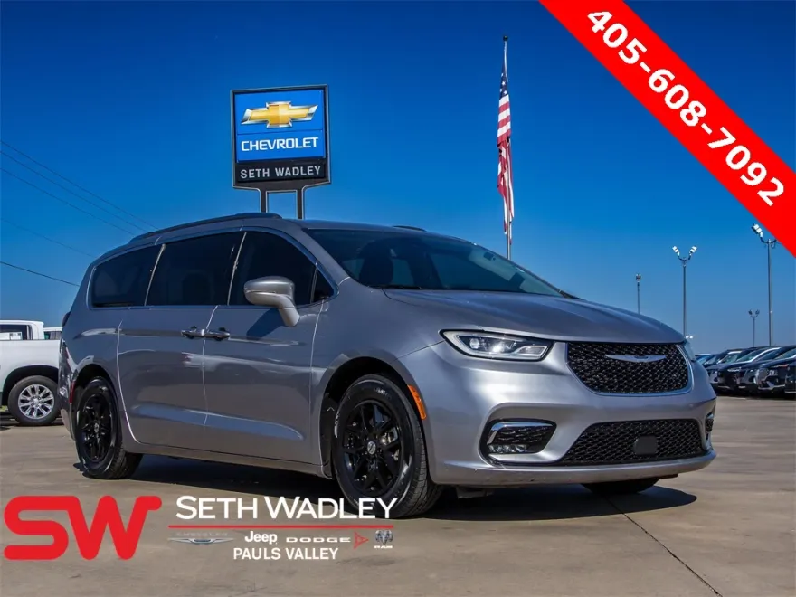2021 Chrysler Pacifica Touring L photo 1