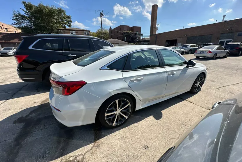 2022 Honda Civic Touring photo 1