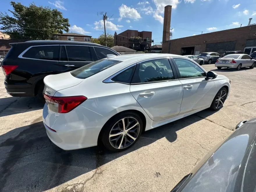 2022 Honda Civic Touring photo 1