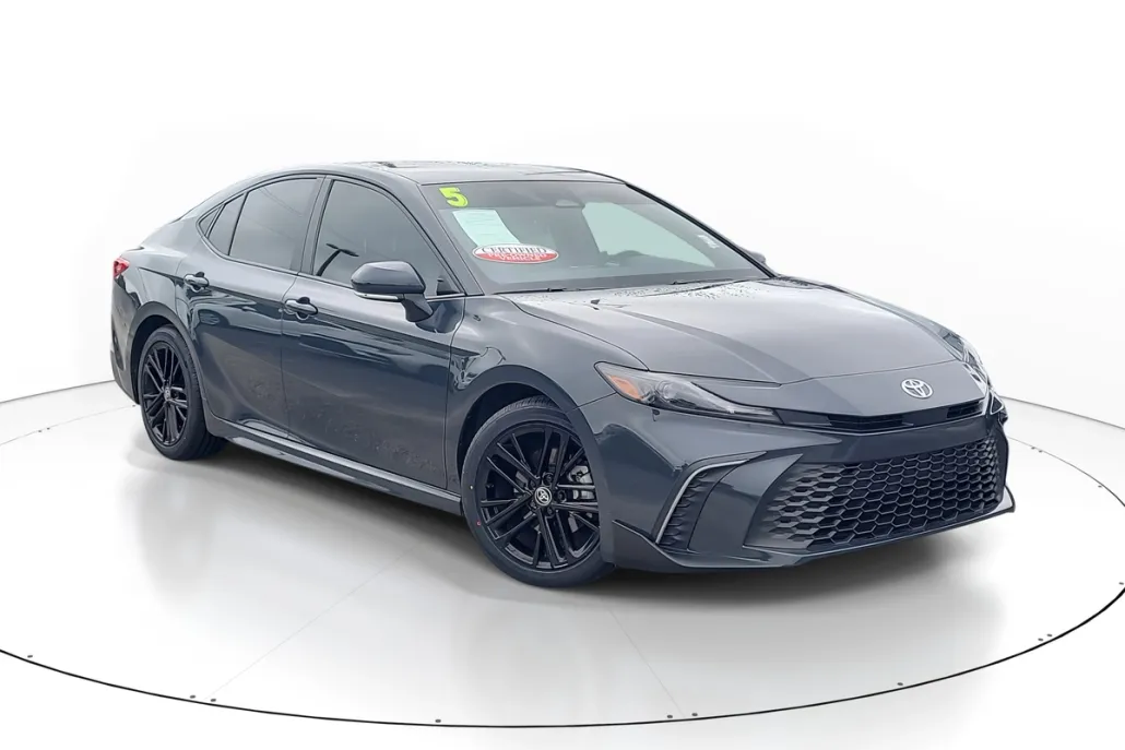 2025 Toyota Camry SE photo 1