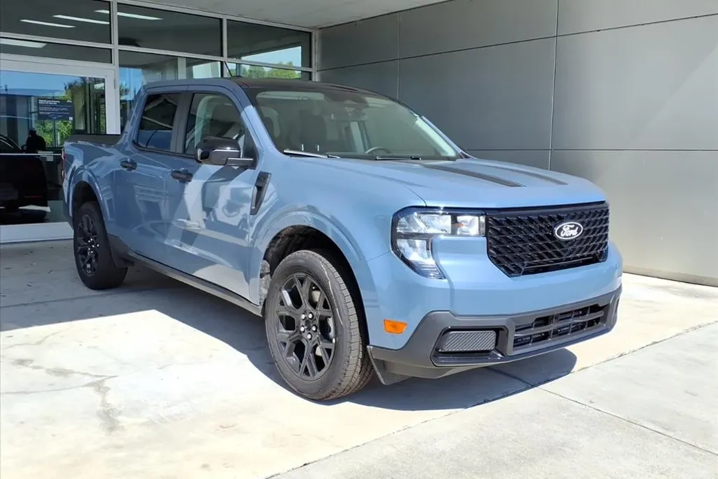 2025 Ford Maverick XLT photo 1
