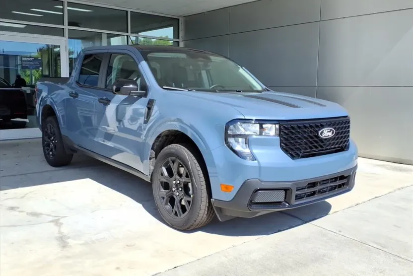 2025 Ford Maverick XLT photo 1