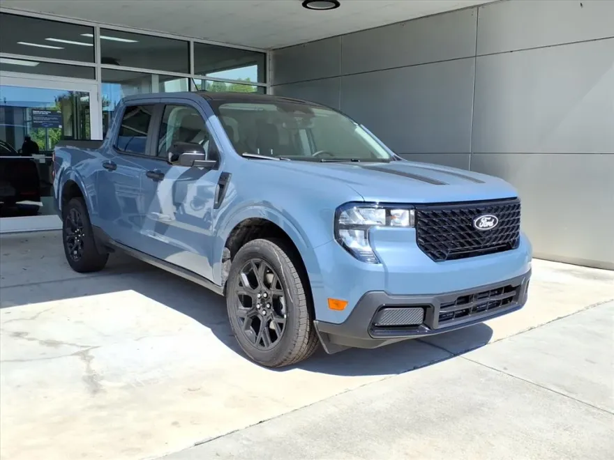2025 Ford Maverick XLT photo 1