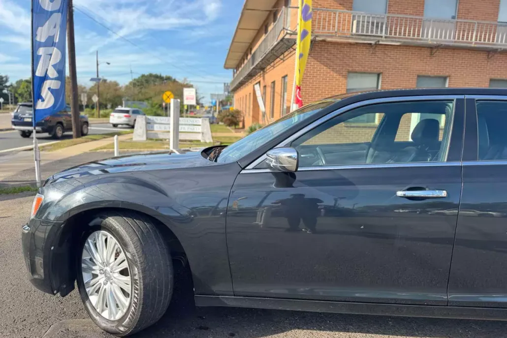 2014 Chrysler 300 photo 1