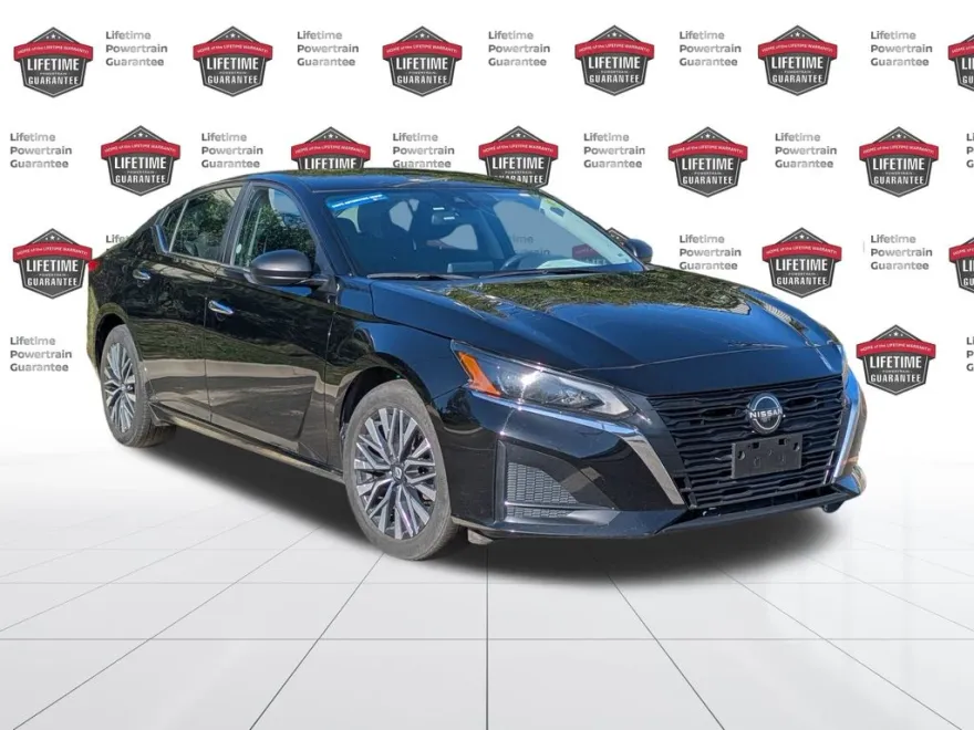 2024 Nissan Altima 2.5 SV photo 1